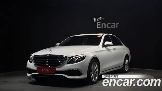 Mercedes-Benz E-Class E300 4MATIC Exclusive Standard
