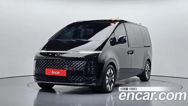 Hyundai Staria 4WD Lounge 9-Seater