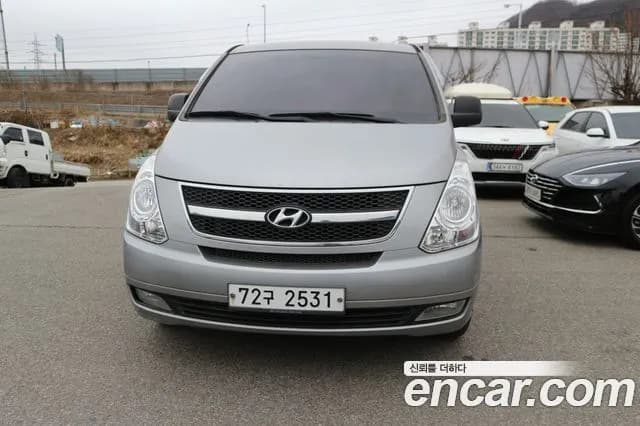 Hyundai Starex 12-Seater Wagon