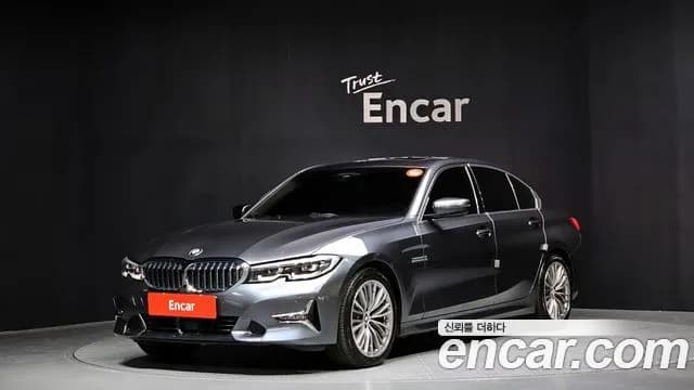 BMW 3-Series 320i Luxury