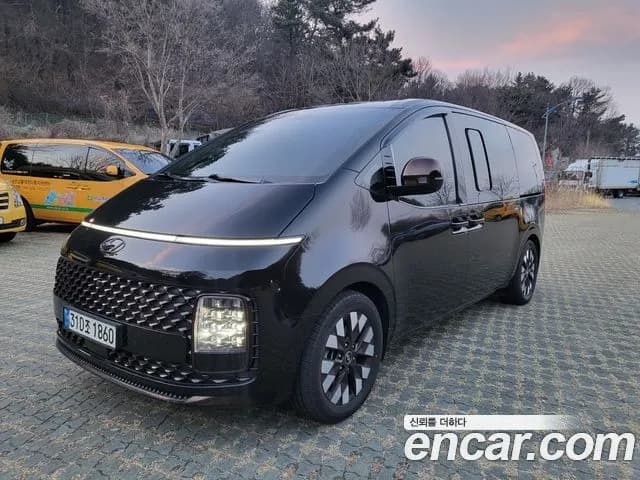 Hyundai Staria 4WD Lounge 9-Seater