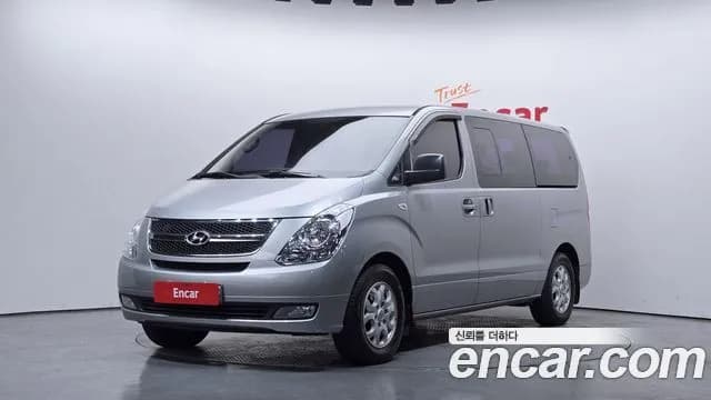 Hyundai Starex 12-Seater Wagon