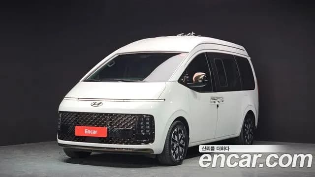Hyundai Staria 4WD Lounge 9-Seater