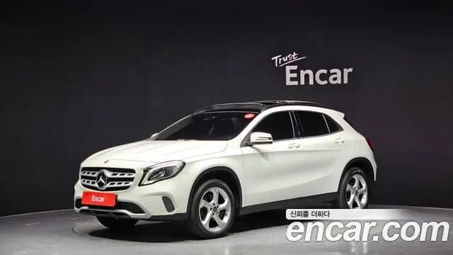 Mercedes-Benz GLA-Class GLA220