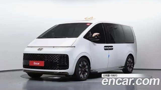 Hyundai Staria 4WD Lounge 9-Seater