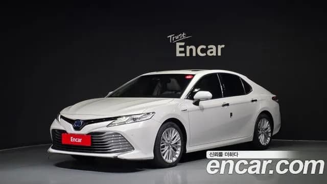 Toyota Camry 2.5 XLE Hybrid