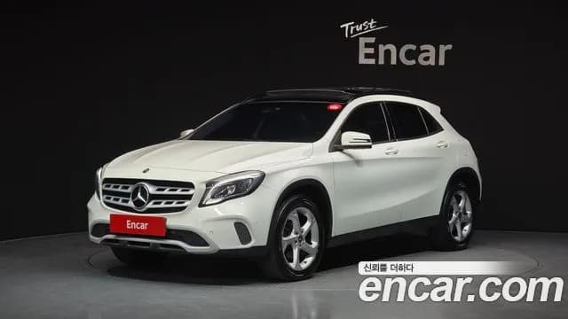 Mercedes-Benz GLA-Class GLA220