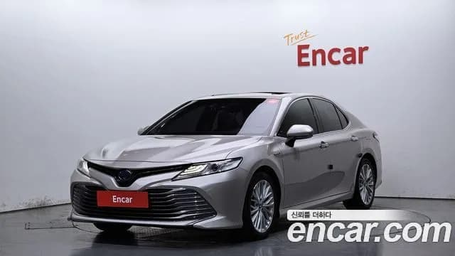 Toyota Camry 2.5 XLE Hybrid