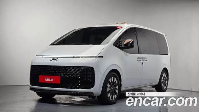 Hyundai Staria Lounge 7-Seater