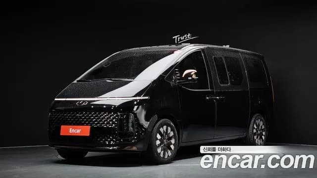 Hyundai Staria Lounge 9-Seater