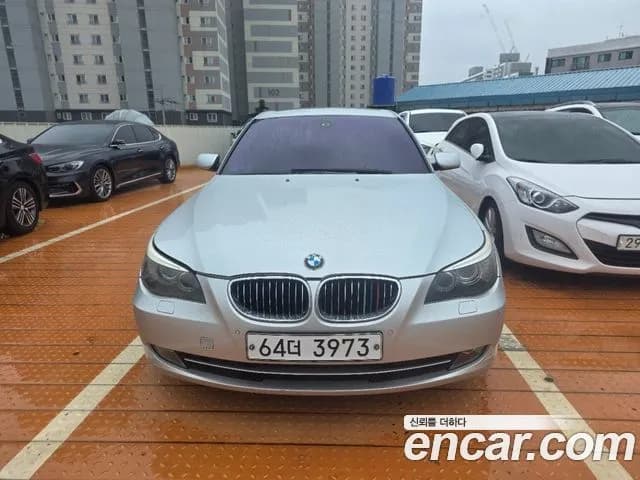 BMW 5-Series 528xi Sedan