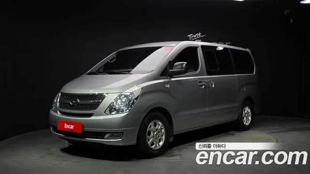 Hyundai Starex 12-Seater Wagon