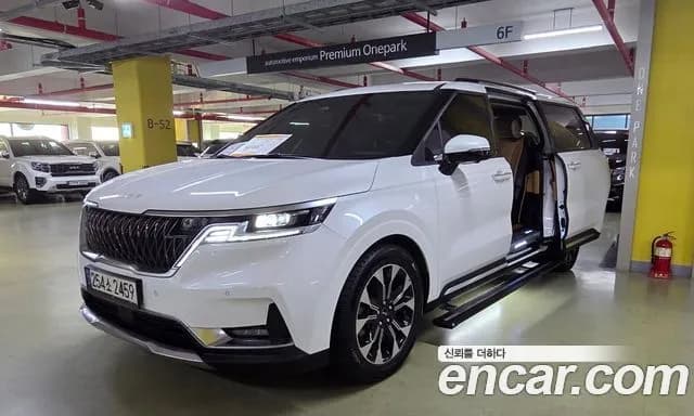 Kia Canival Gasoline 7-Seater Signature