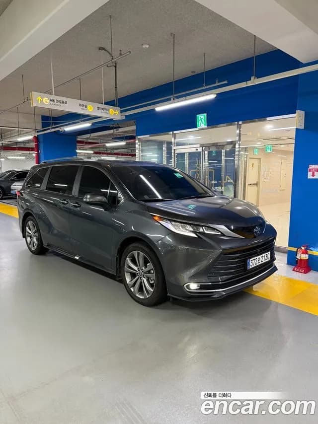 Toyota Sienna 2.5 Hybrid 2WD