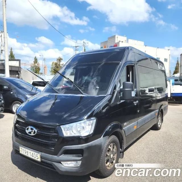 Hyundai Solati 15-seater