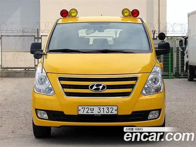 Hyundai Starex 12-Seater Wagon