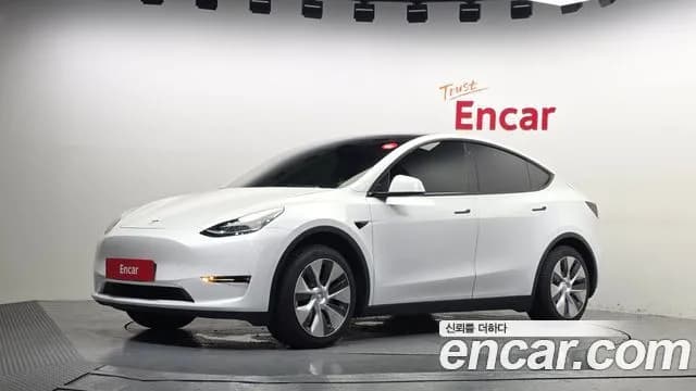 Tesla Model Y Standard Range RWD