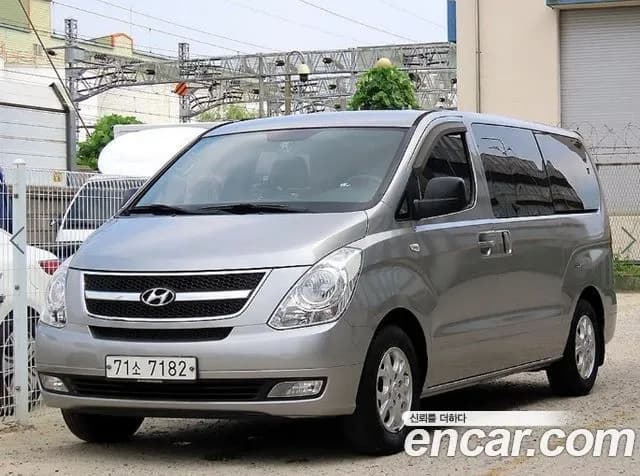 Hyundai Starex 12-Seater Wagon