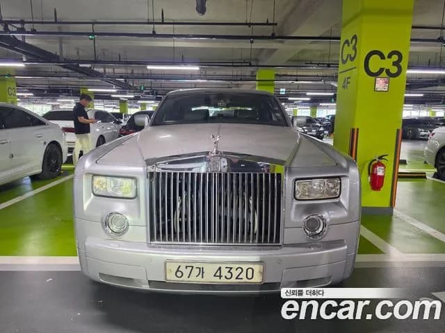 Rolls-Royce Phantom 6.7 EWB V12