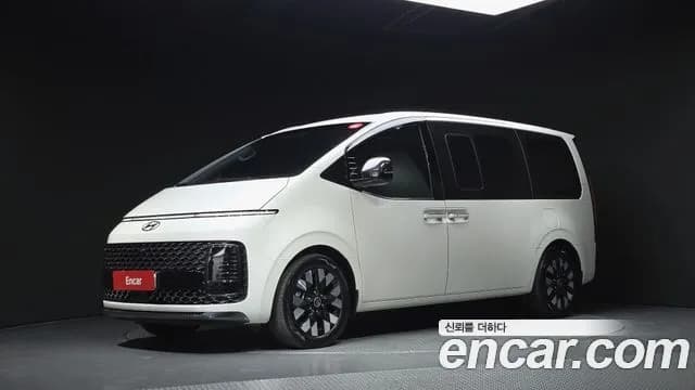 Hyundai Staria Lounge 9-Seater
