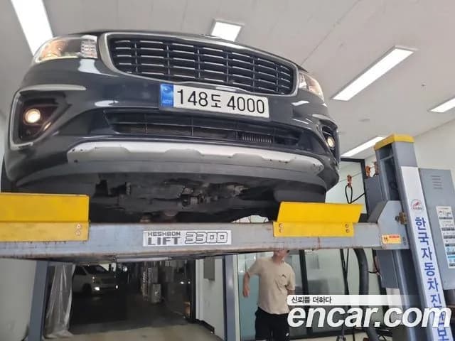Kia Canival 9-Seater Prstige