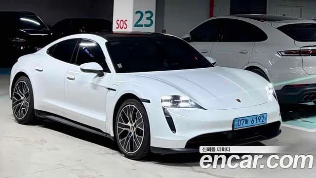 Porsche Taycan Base