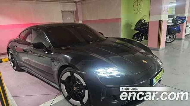 Porsche Taycan Base 4