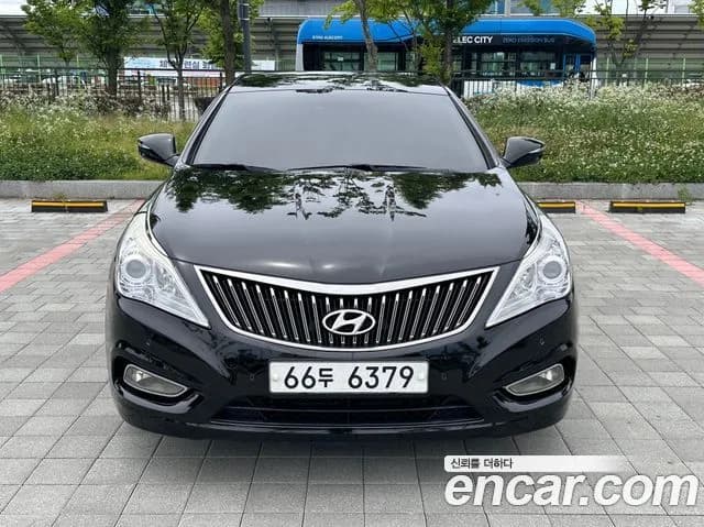 Hyundai Grandeur HG240 Modern