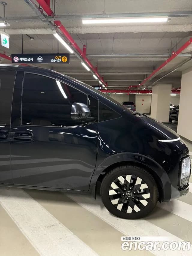 Hyundai Staria HEV 1.6 Lounge 9-Seater