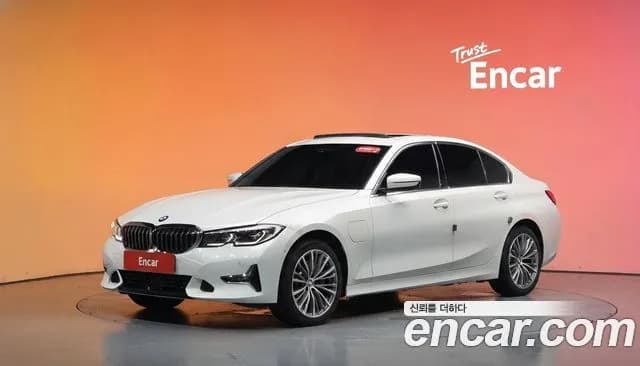 BMW 3-Series 330e Luxury