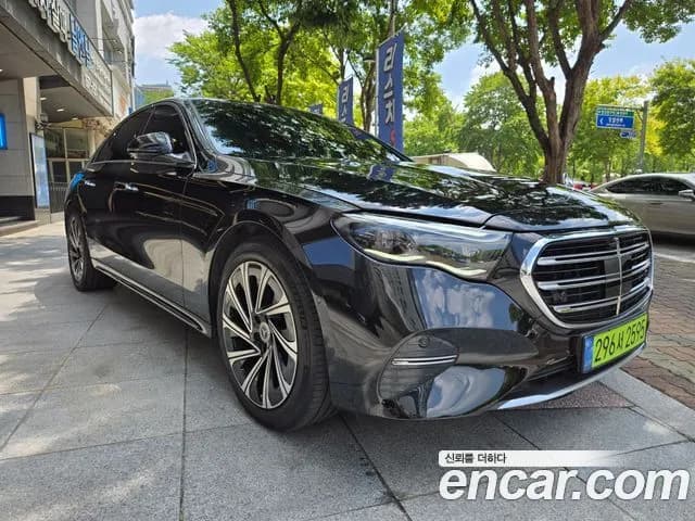 Mercedes-Benz E-Class E300 4MATIC Exclusive
