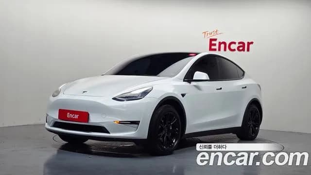 Tesla Model Y Standard Range RWD