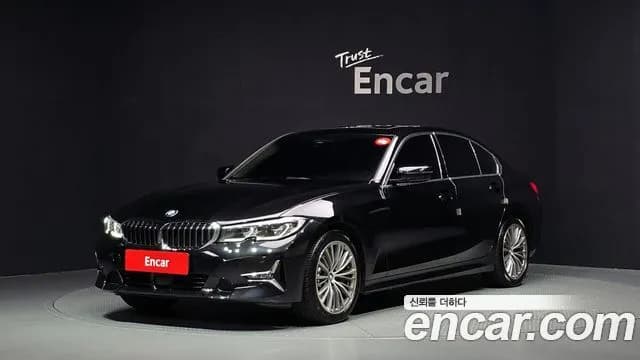 BMW 3-Series 330i Luxury