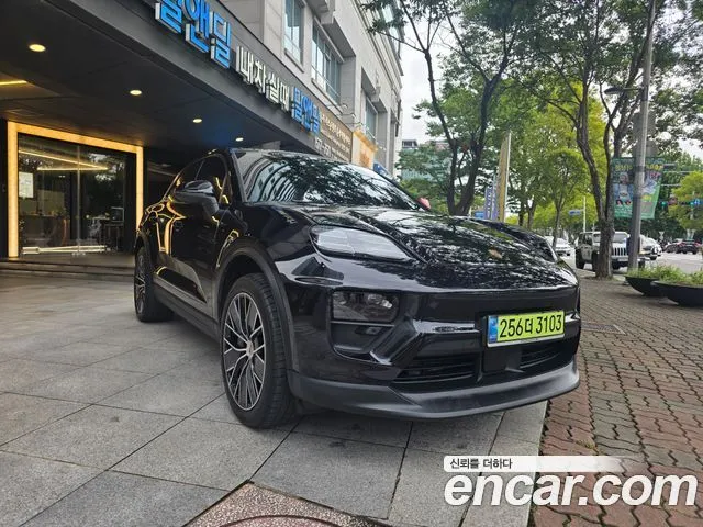 Porsche Macan Base 4