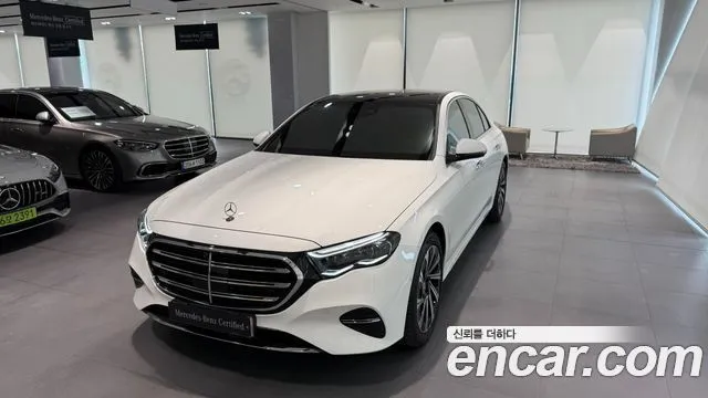 Mercedes-Benz E-Class E300 4MATIC Exclusive