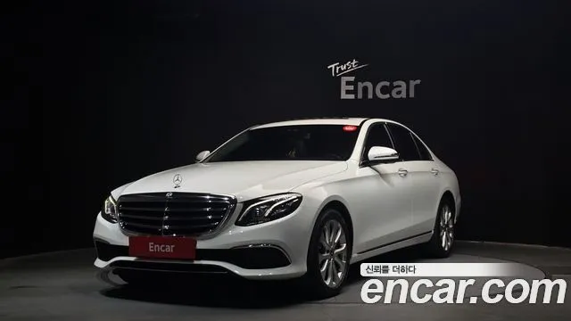 Mercedes-Benz E-Class E300 4MATIC Exclusive Standard