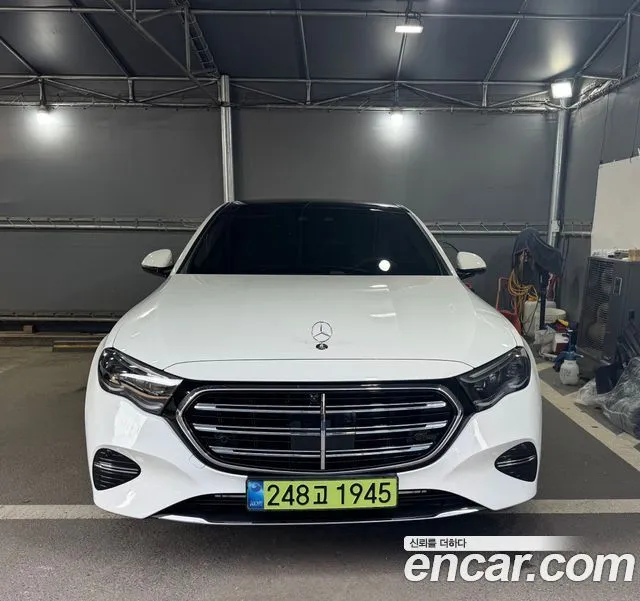 Mercedes-Benz E-Class E300 4MATIC Exclusive
