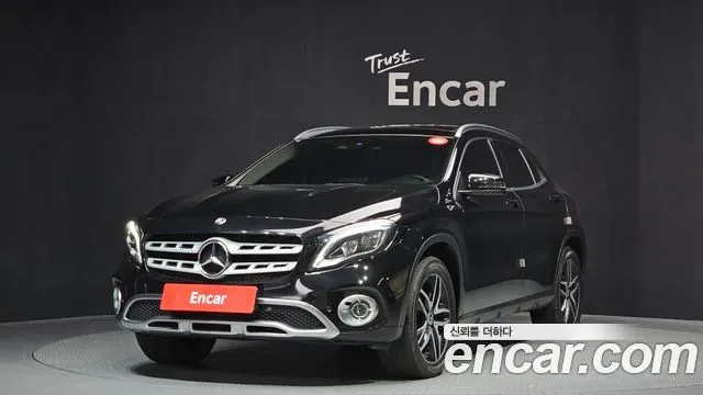 Mercedes-Benz GLA-Class GLA220