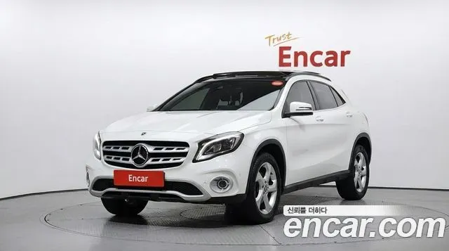 Mercedes-Benz GLA-Class GLA220