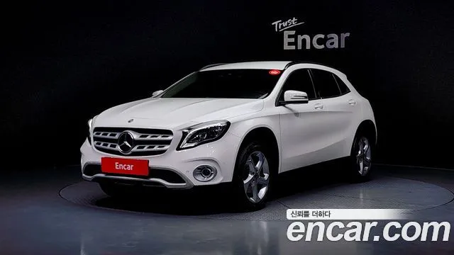 Mercedes-Benz GLA-Class GLA220