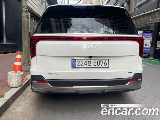Kia Canival HEV 9seater Signature