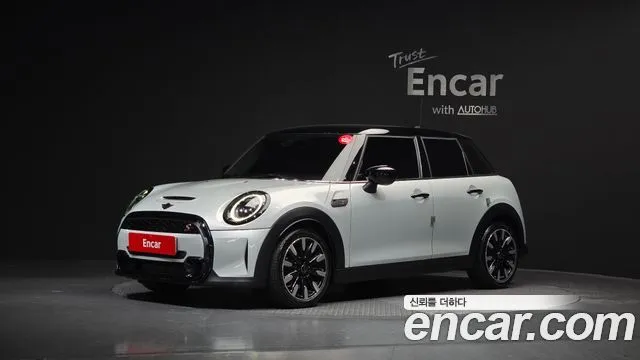 Mini Cooper 5Door Classic Launch Pack