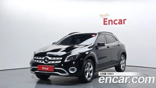 Mercedes-Benz GLA-Class GLA220