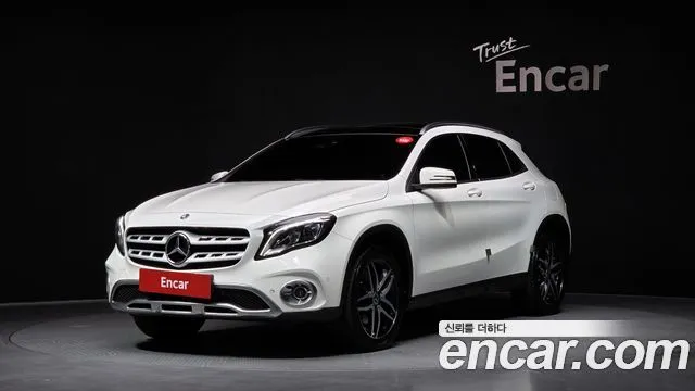 Mercedes-Benz GLA-Class GLA220
