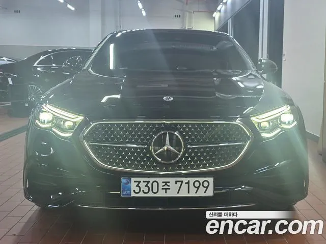 Mercedes-Benz E-Class E300 4MATIC AMG Line