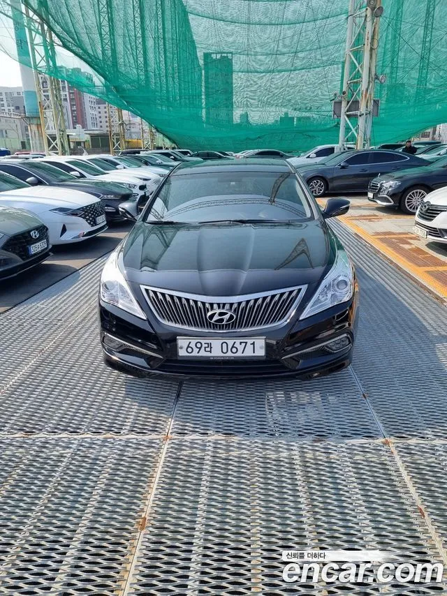 Hyundai Grandeur HG240 Modern