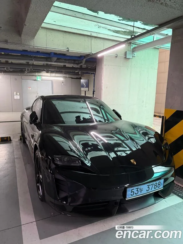 Porsche Taycan Turbo S