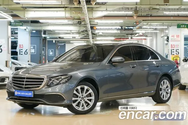 Mercedes-Benz E-Class E300 4MATIC Exclusive