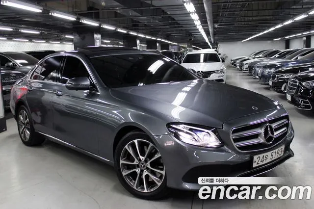 Mercedes-Benz E-Class E300 4MATIC Avnatgarde
