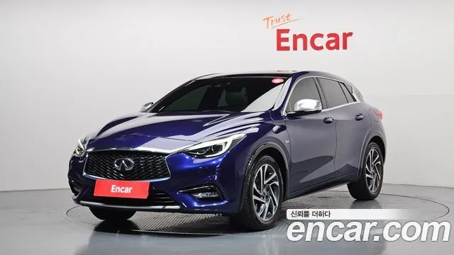 Infiniti Q30 2.0 Gallery White